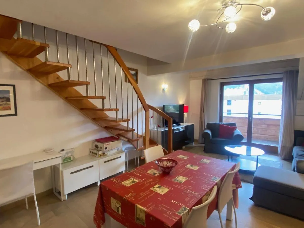 Superbe Duplex Face Aux Pistes, Sud, 8 Pers, 3 Ch, Balcon, Parking, Proche Commerces - Fr-1-445-198 Montgenevre 0*,